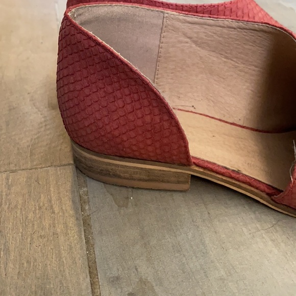 Red Snakeskin(fake) Shoes - Picture 5 of 5